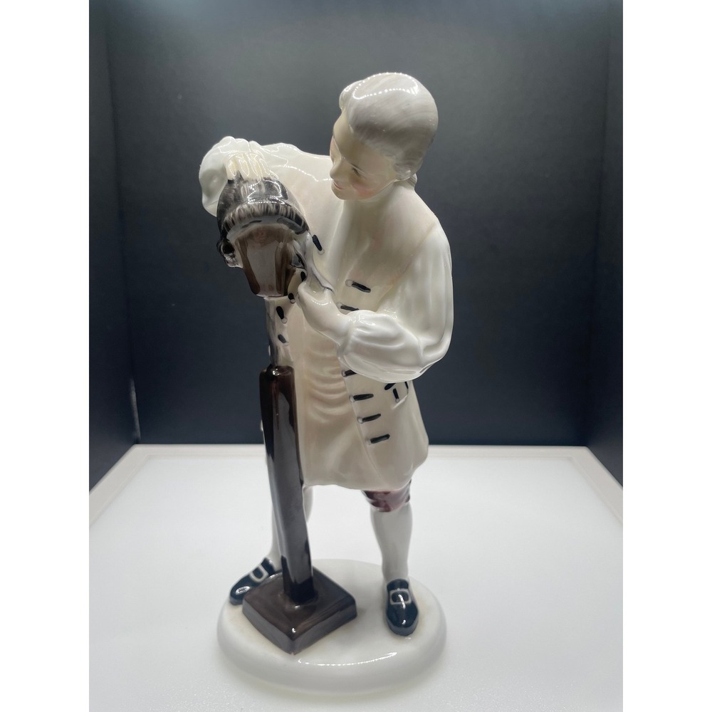 Vintage. 1959 Royal Doulton "Wigmaker of Williamsburg" Made in‎ England Mint! - Picture 2 of 10